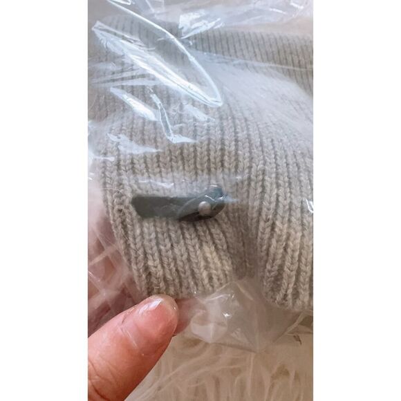 Cuyana Mens Wool Cashmere Ribbed Scarf Gray one size - Picture 5 of 6